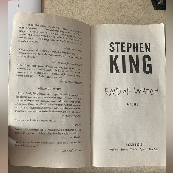 End of Watch - (Bill Hodges Trilogy) by Stephen King (Paperback) - Picture 3 of 4